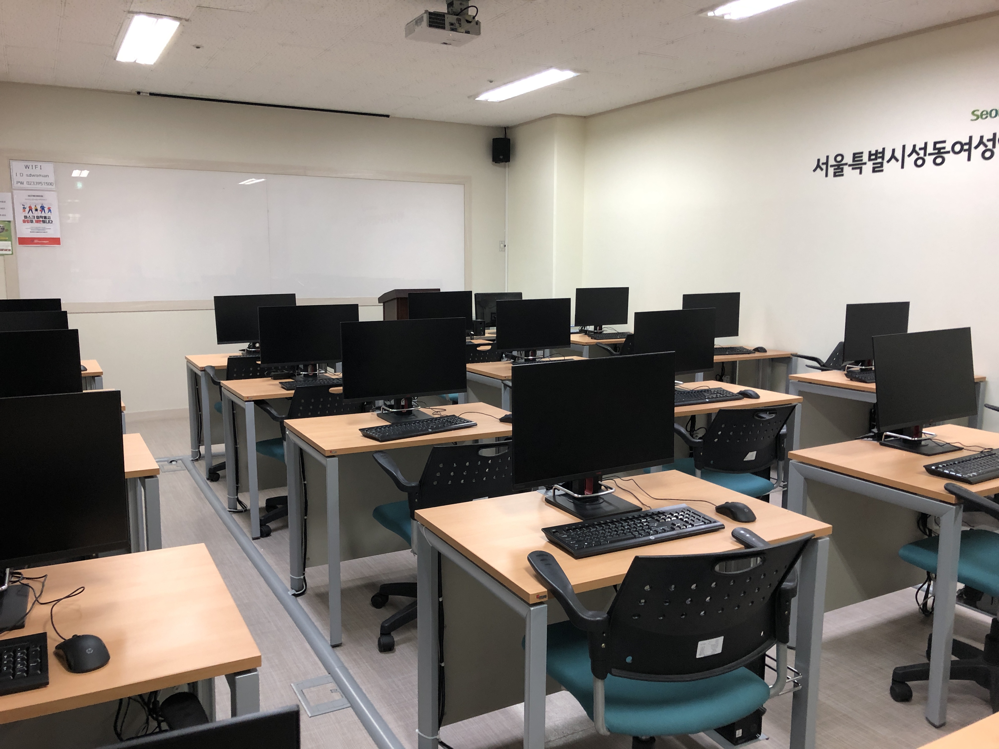 떡갈나무&nbsp;(컴퓨터&nbsp;실습실)